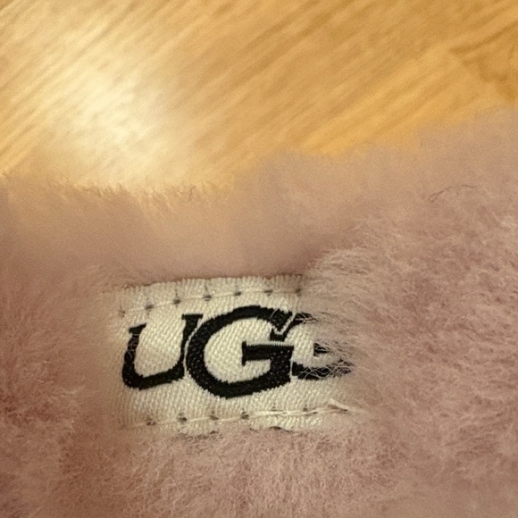 UGG Blush Furry Earmuffs - Picture 3 of 5